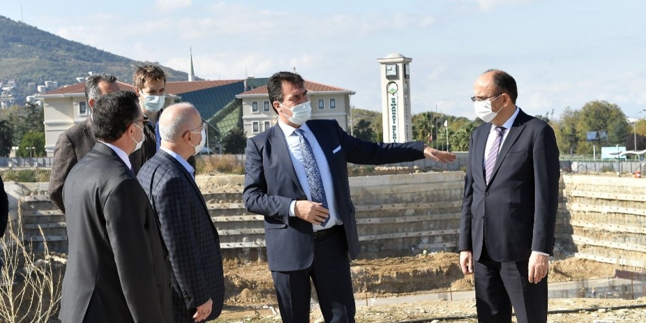 İş adamlarından Osmangazi Meydanı’na tam not