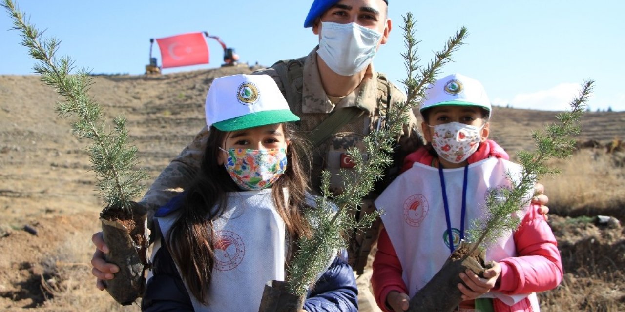 Elazığ’da 15 bin fidan toprakla buluştu