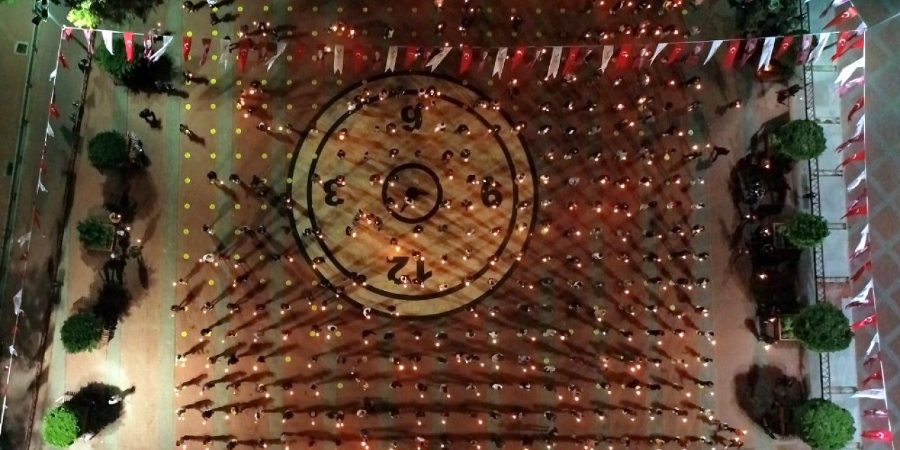 Manavgat’ta meşaleler Atatürk için yandı