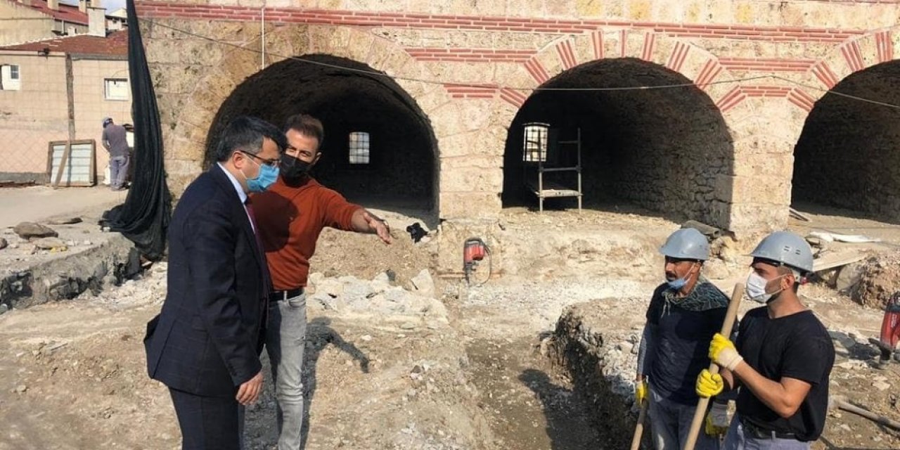 Molla Yegan özüne dönüyor