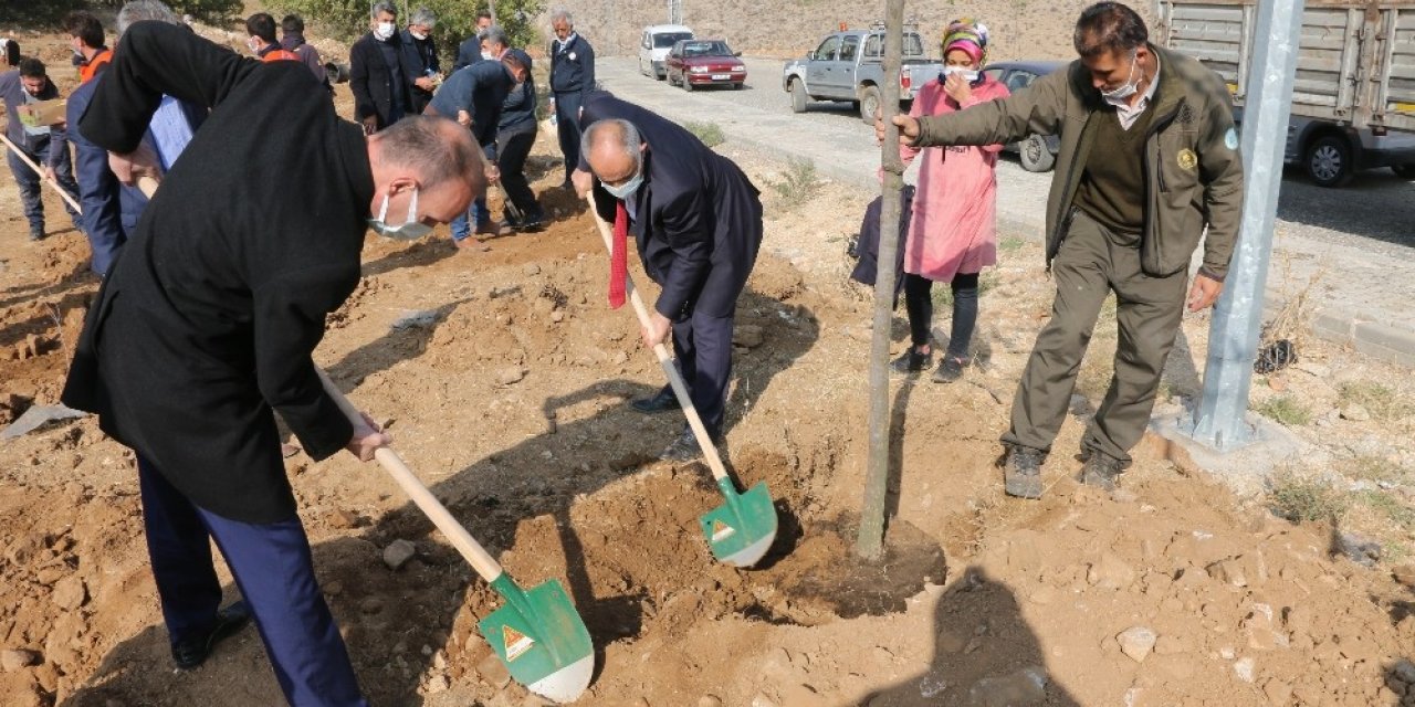 Yahyalı’da geleceğe nefes olmak fidan dikildi