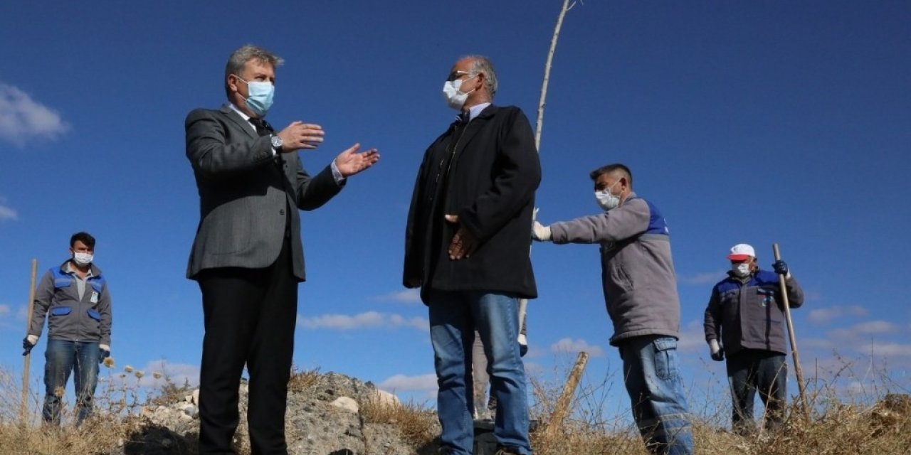 Melikgazi’de dikilen yeni ağaçlar geleceğe nefes olacak