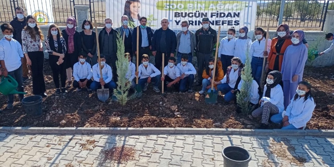 Dicle’de fidanlar toprakla buluşturuldu