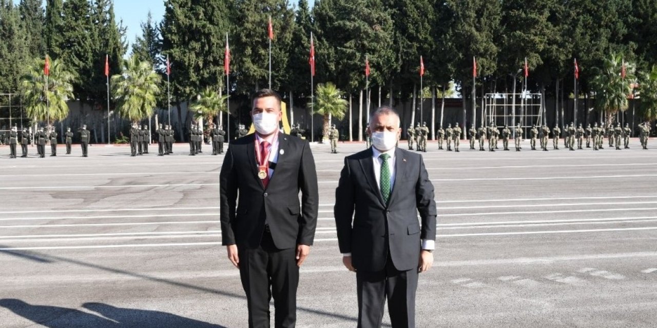 Antalyalı gaziye üstün cesaret ve feragat madalyası