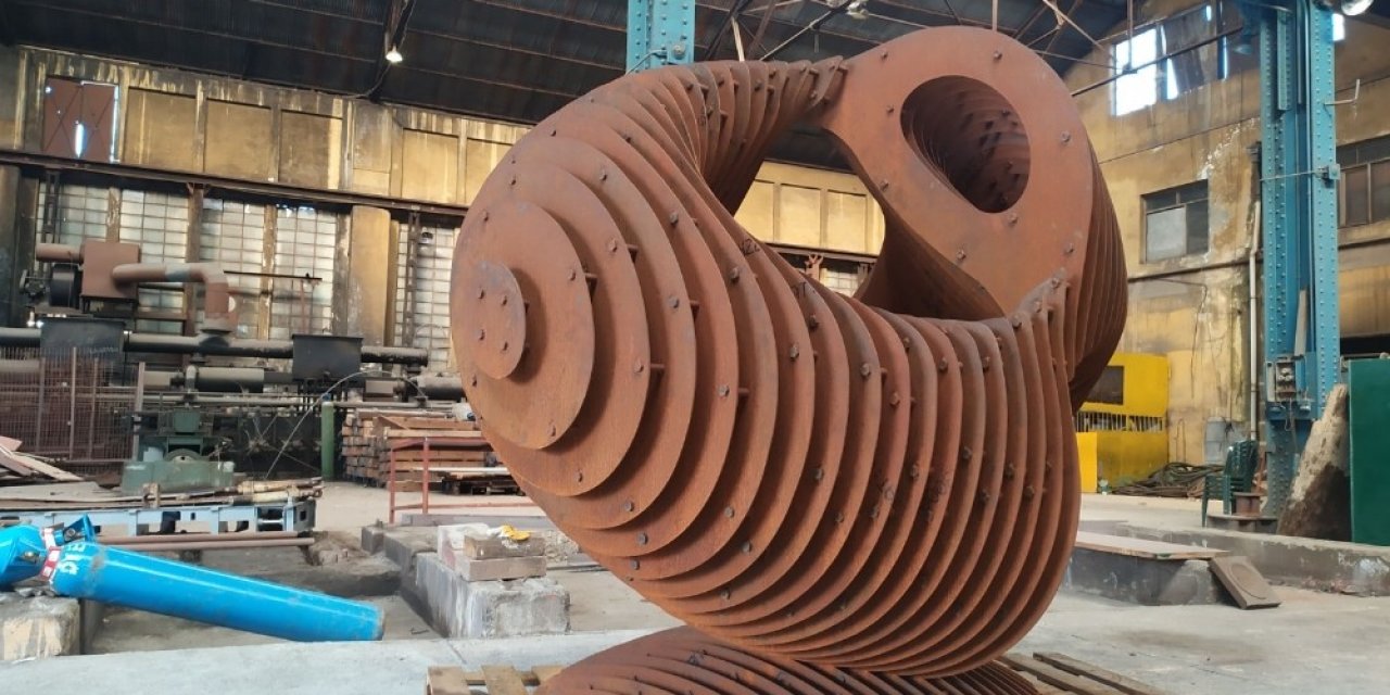 Tarihi tersane atölyesinde çağdaş sanat eserleri üretildi