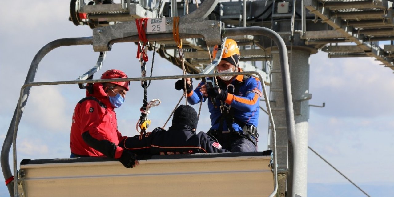 Kış turizmi öncesi Keltepe Kayak Merkezi’nde kurtarma eğitimi
