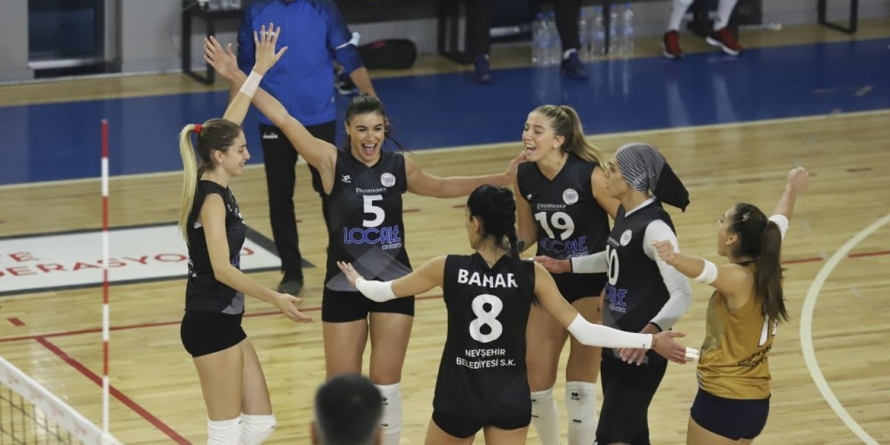 Nevşehir Belediyespor Kadın Voleybol Takımı, TED Ankara engelini aştı