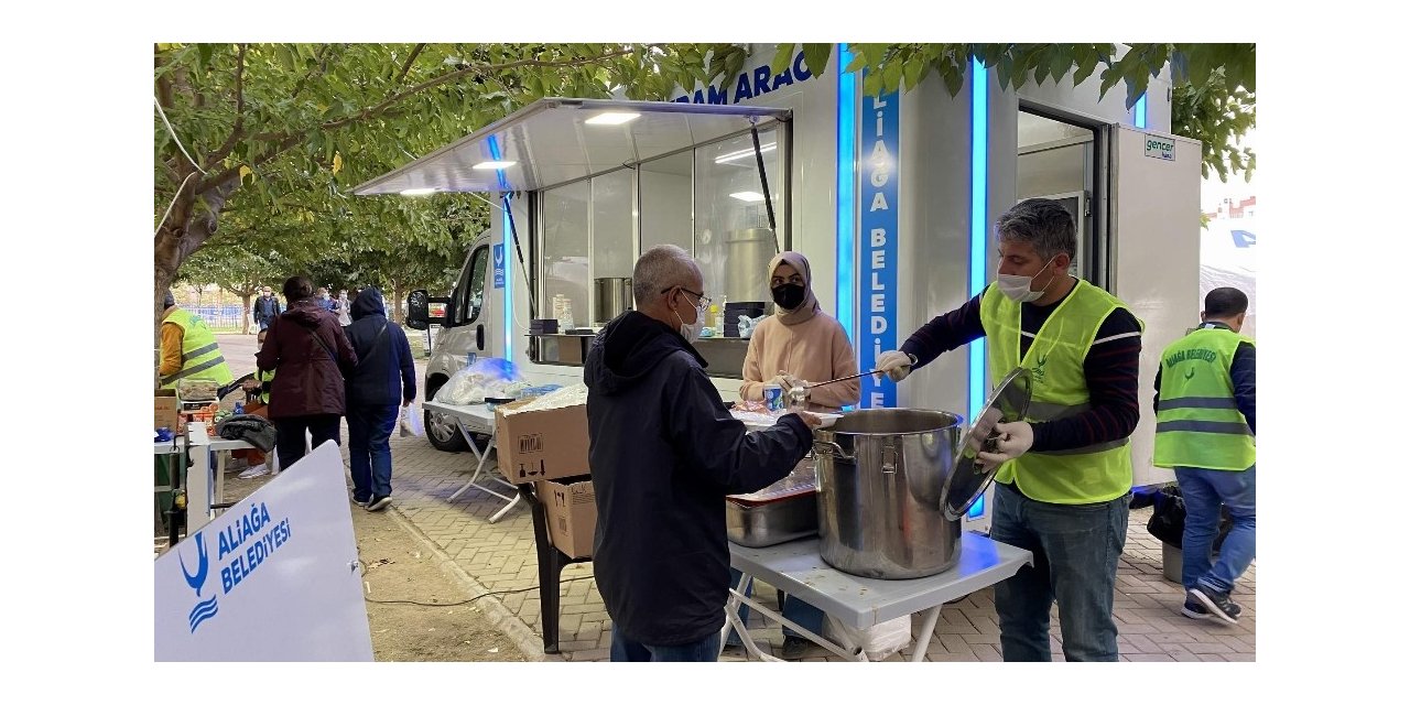 Aliağa’daki vatandaşlardan depremzedeler için büyük dayanışma