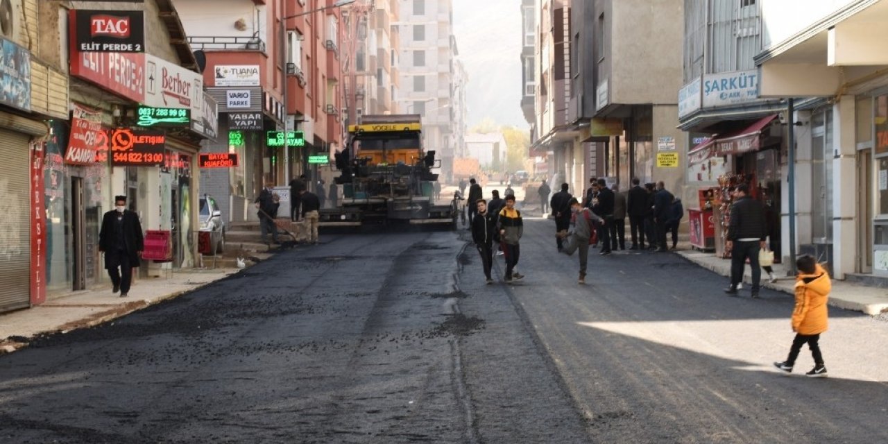 Tatvan Belediyesinden asfalt çalışması
