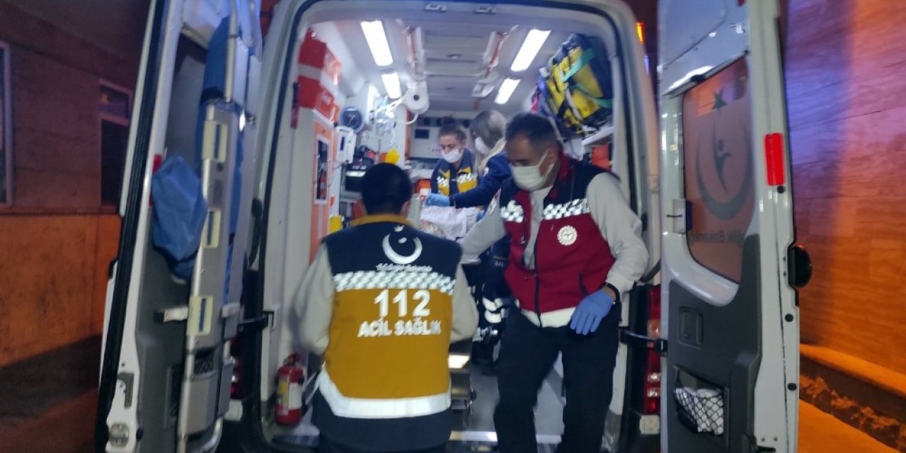 Suriyeli yapışık siyam ikizleri Ankara’ya getirildi