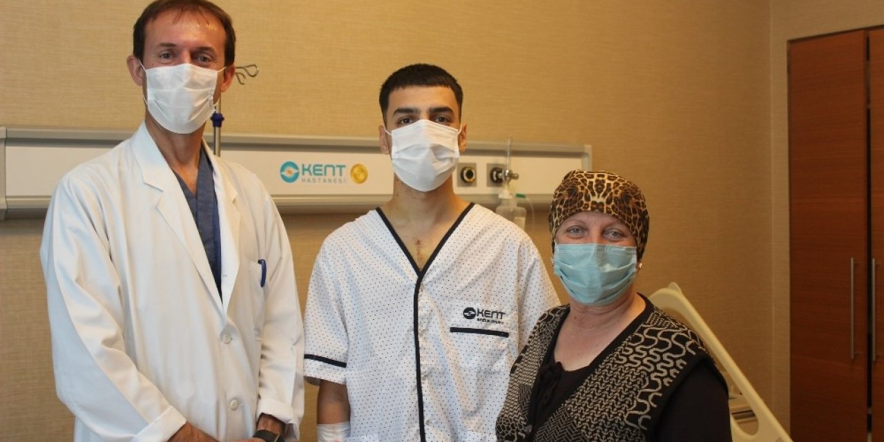 24 yaşında aort anevrizması yüzünden ameliyat oldu, ölümden döndü