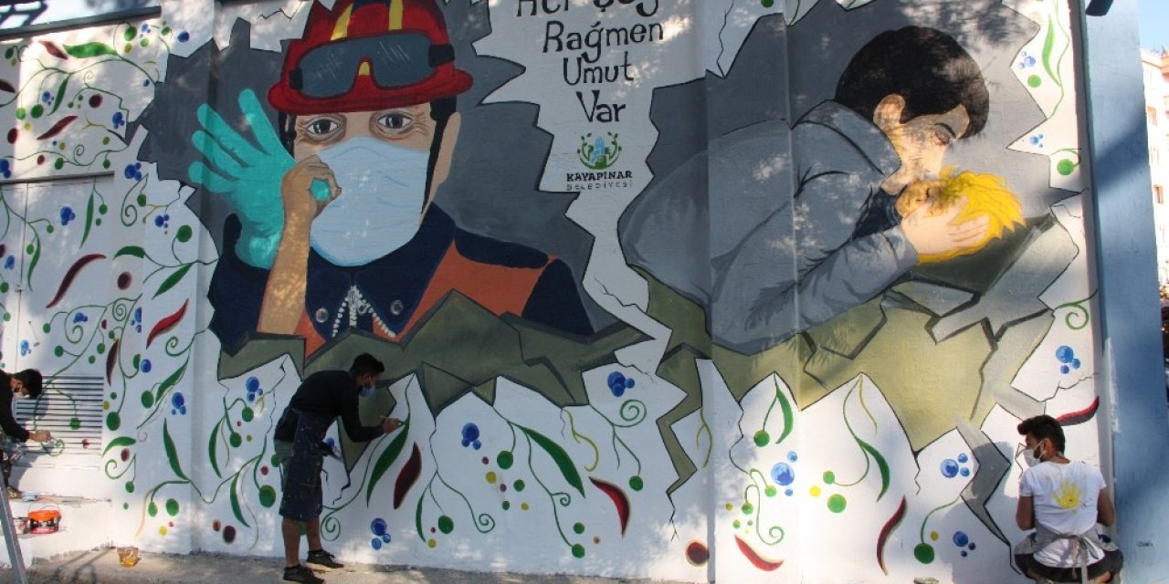 İzmir depreminin simgeleri Elif ve Ayda bebeğin resimleri Diyarbakır’da duvarlara çizildi