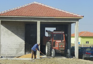 Kululu çiftçiler yeni selektör binasına kavuştu