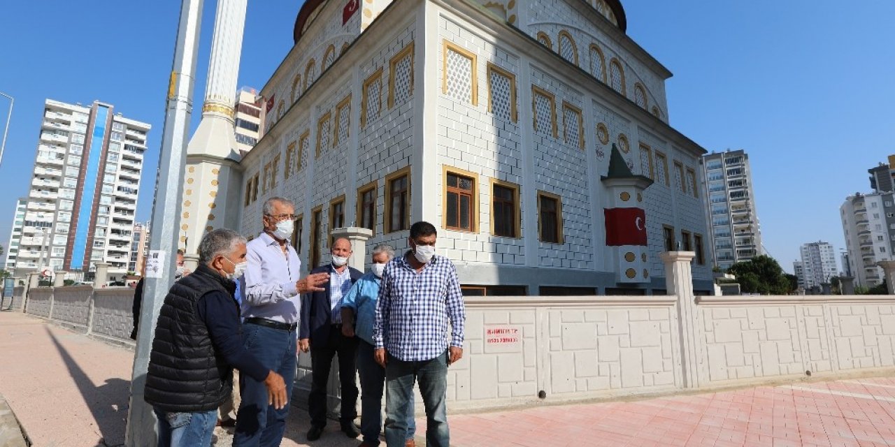 Başkan Tarhan cami inşaatını gezdi