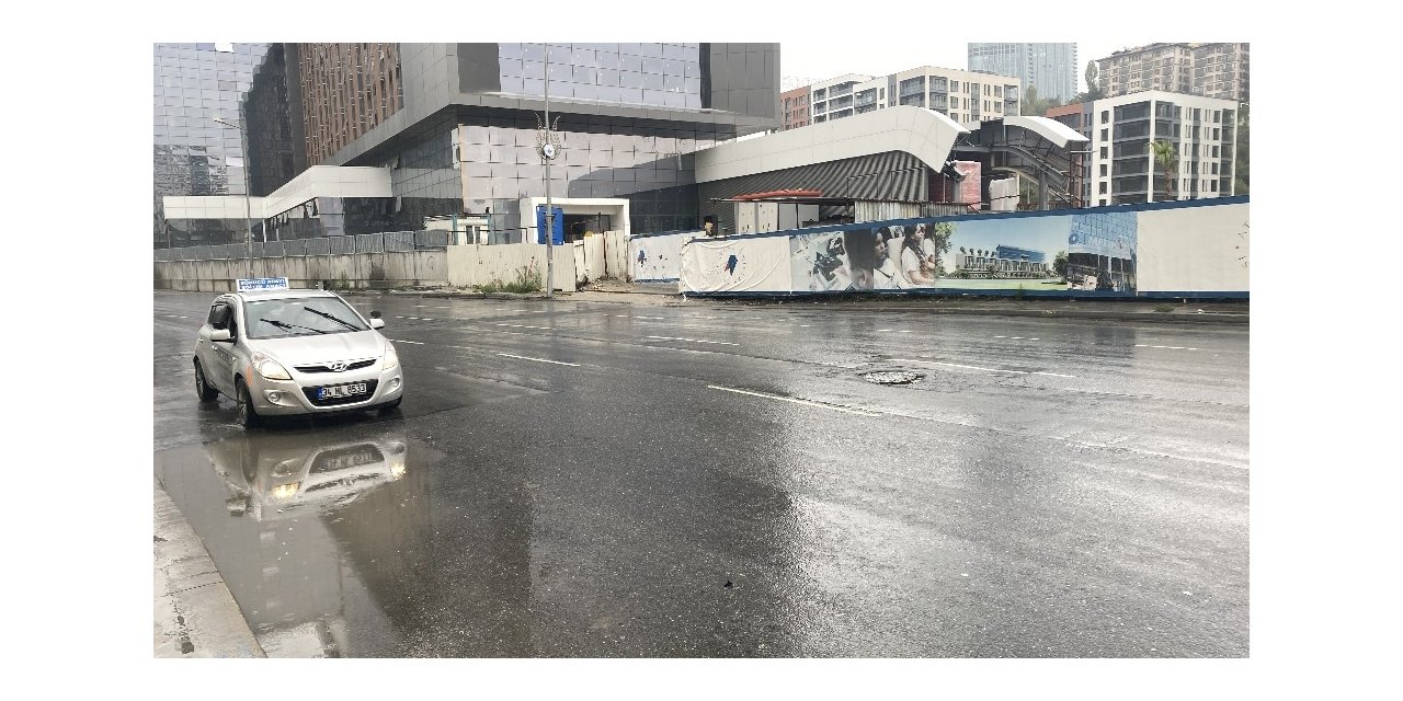 İstanbul’da korkutan rögar kapağı kazası kamerada
