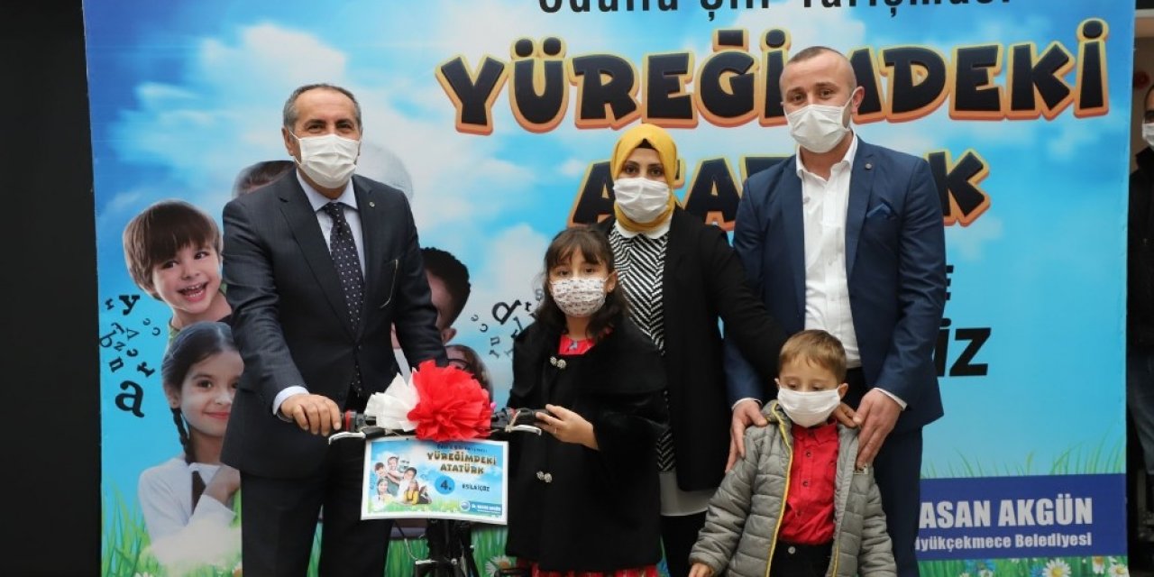 Yüreklerinde yaşattıkları Atatürk’ü şiirle anlattılar