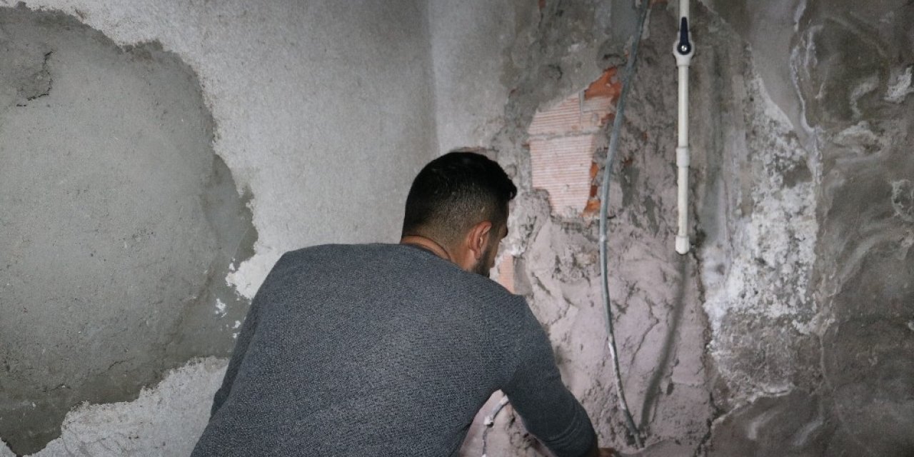 Duvarı delip iş yerine girdiler, 60 bin liralık elektronik cihazları çalıp kayıplara karıştılar