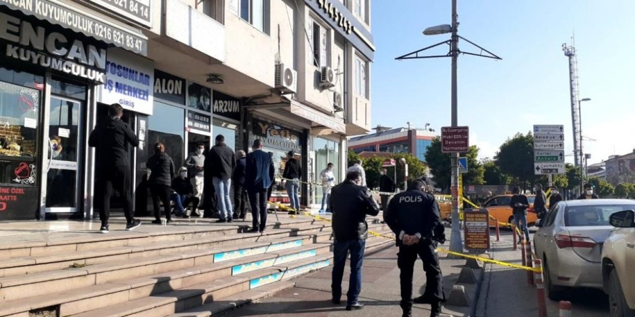 Sancaktepe’de silahlı kuyumcu soygunu: İş yeri sahibinin oğlu yaralandı
