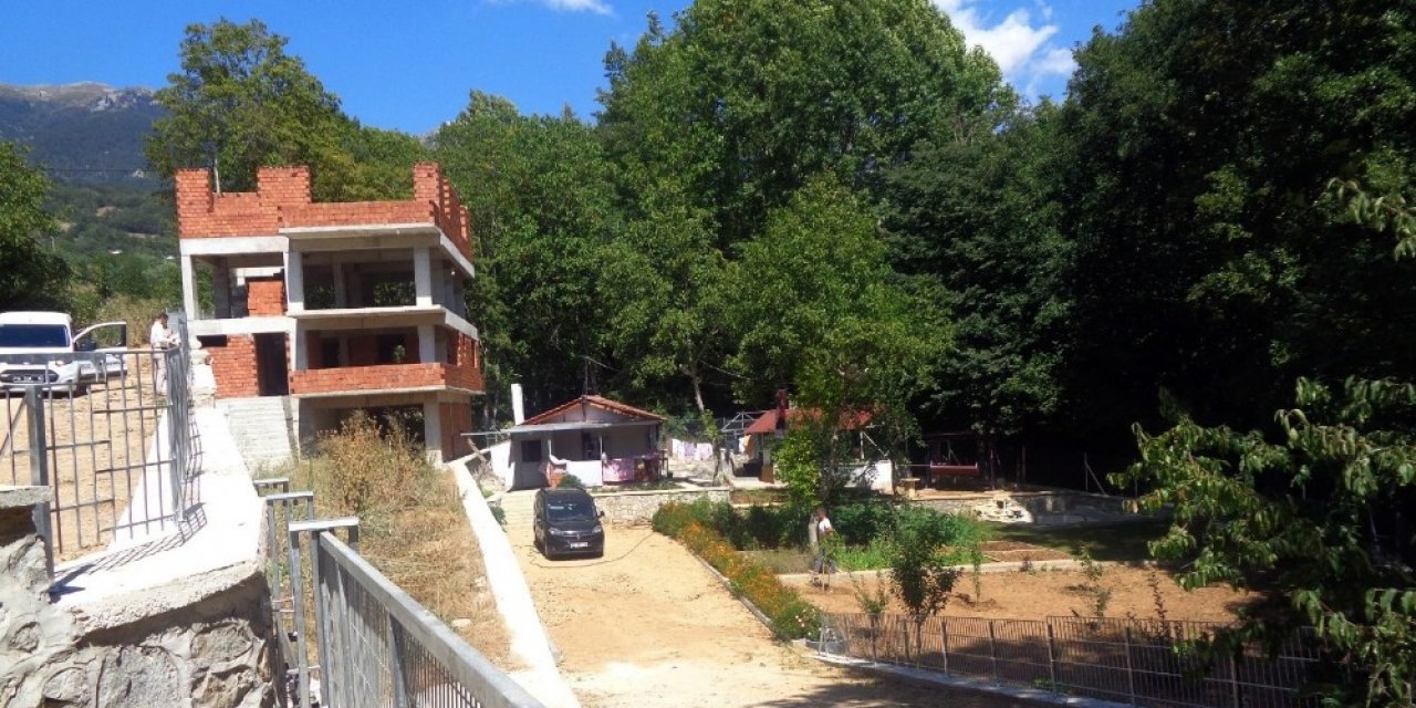 Osmangazi’de kaçak yapılar tek tek yıkılıyor