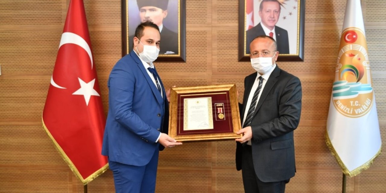 Denizli Valiliğinden şehit yakınına ve bir gaziye Devlet Övünç Madalyası
