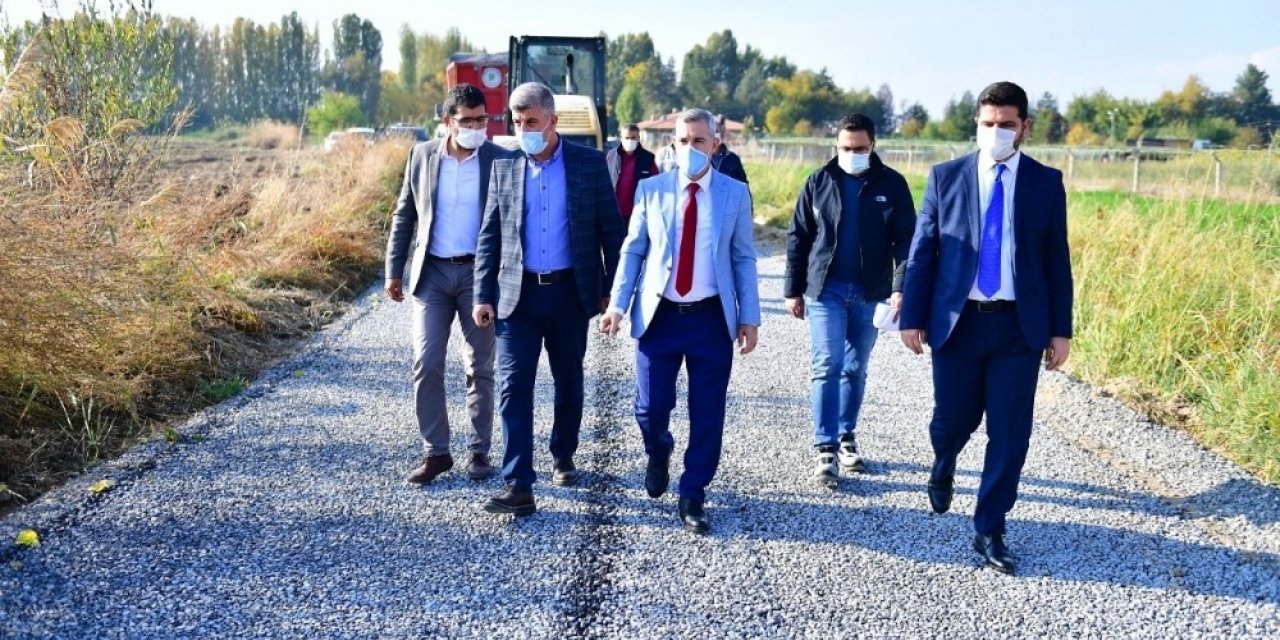 Yeşilyurt’ta kırsal bölgelerin yol ağı genişliyor