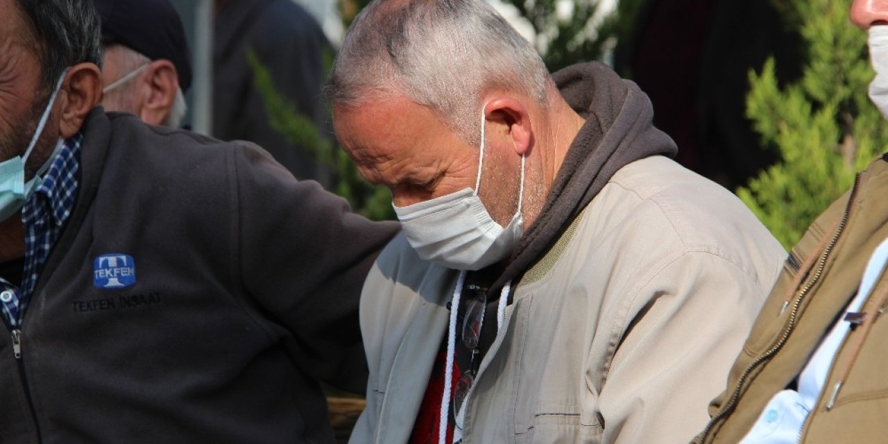 Eller semaya depremzedeler için kalktı