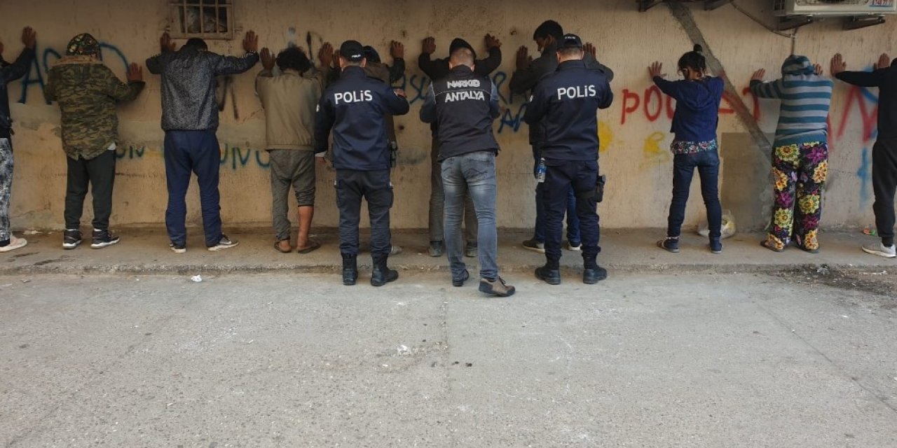 Antalya’da 300 polisle dev uyuşturucu operasyonu
