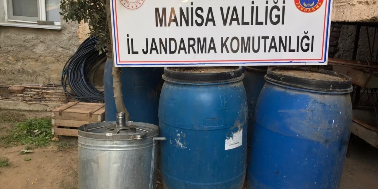 Manisa’da 4 bin 700 litre sahte içki ele geçirildi