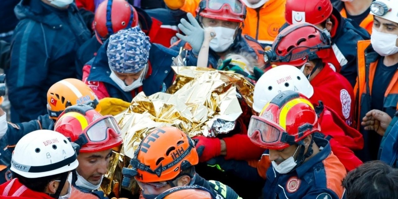 65 saat sonra enkazdan kurtarılan Elif ve ailesi taburcu oldu