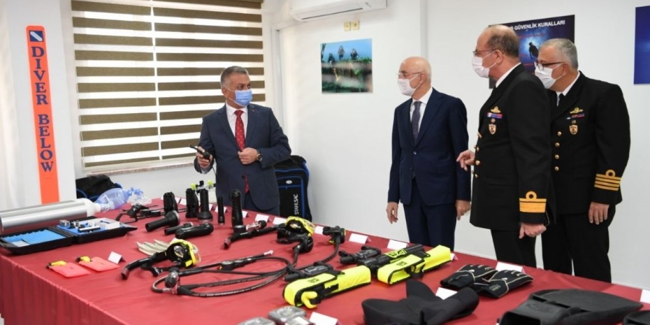 İçişleri Bakan Yardımcısı Erdil ve Vali Yazıcı Sahil Güvenlik Komutanlığı’nda incelemede bulundu