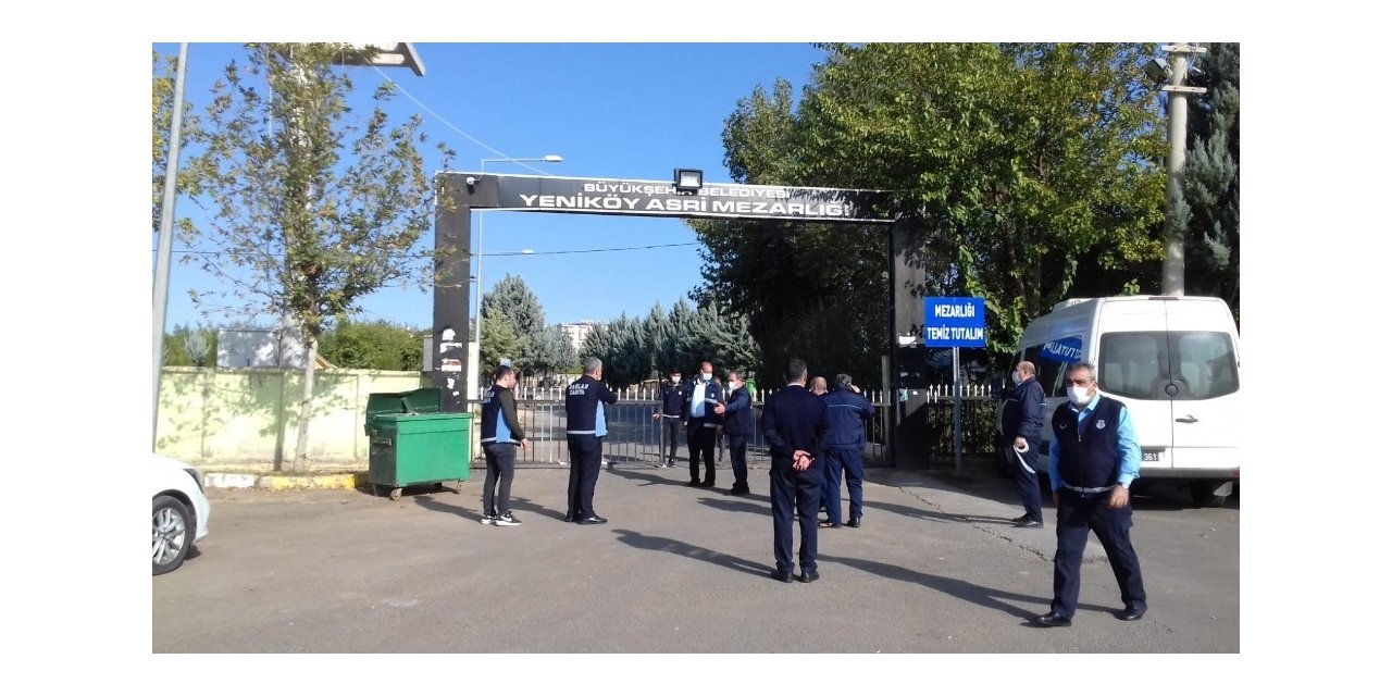 Mezarlıklarda cuma günü öncesi denetim