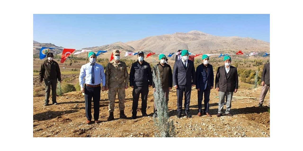 Çelikhan’da fidanlar toprakla buluşturuldu