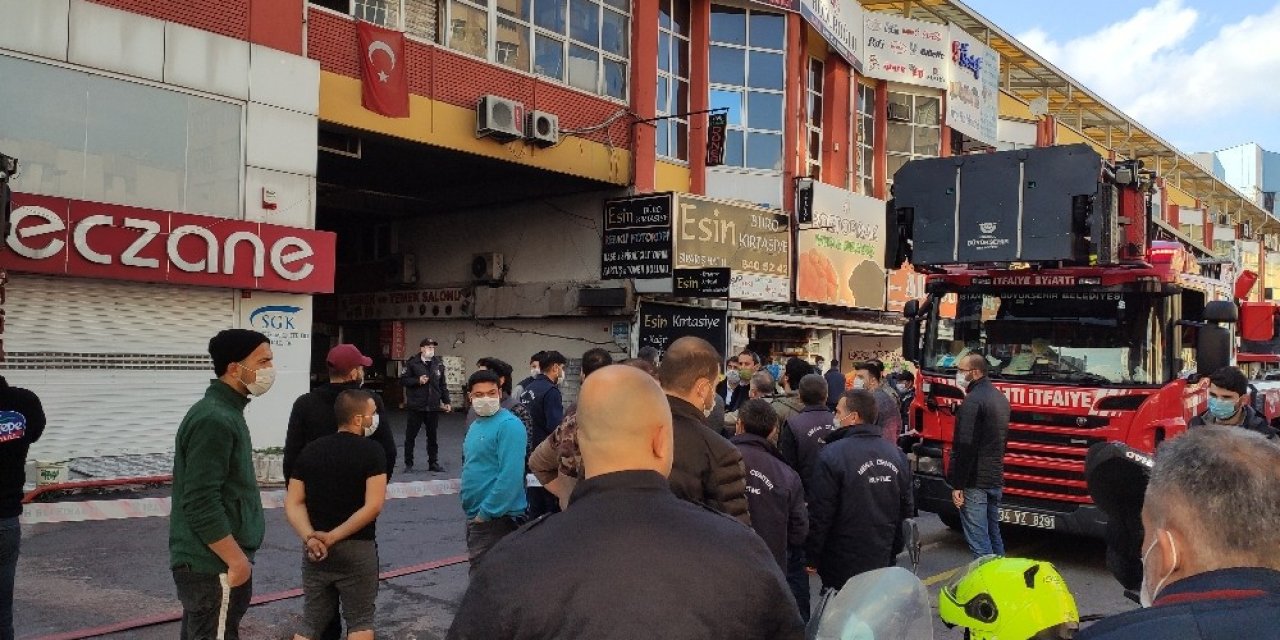 Bayrampaşa Kuru Gıda Hali’nde korkutan yangın