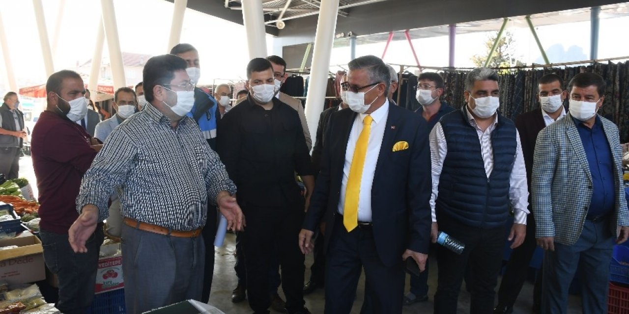 Kemer’in ilk kapalı pazar yeri Kuzdere’de hizmete girdi