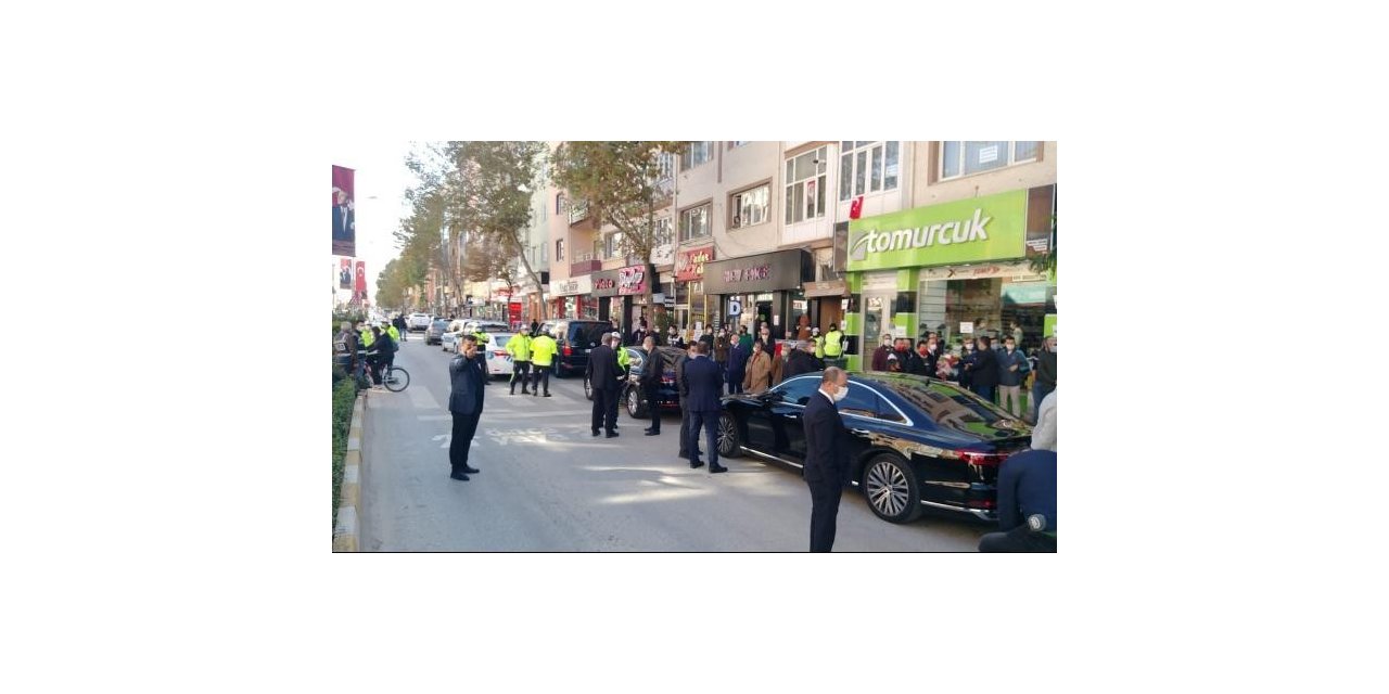 İYİ Parti Genel Başkanı Akşener, Bozüyük’te esnafı dinledi