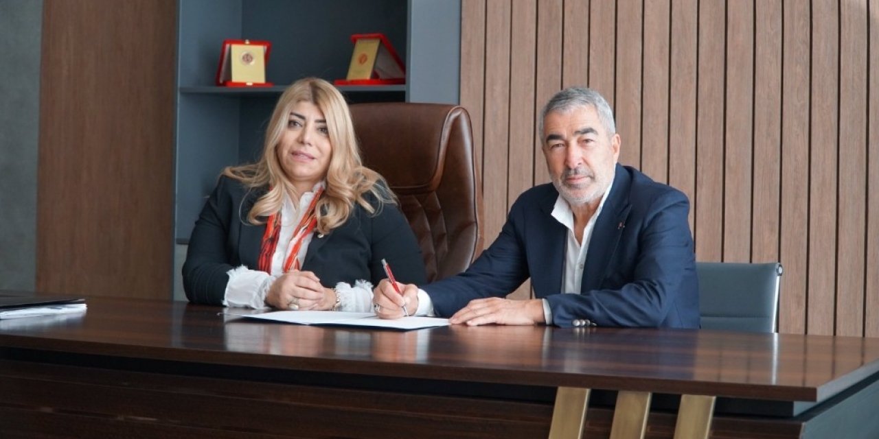 Samet Aybaba sözleşmeye imzayı attı