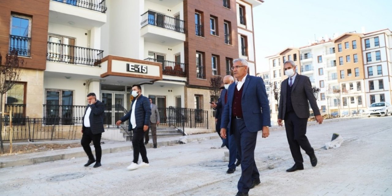 Başkan Güder, deprem konutlarını inceledi