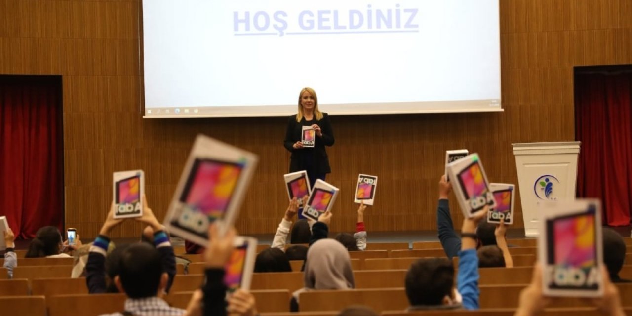 Merkezefendi Belediyesinden100 öğrenciye daha tablet desteği