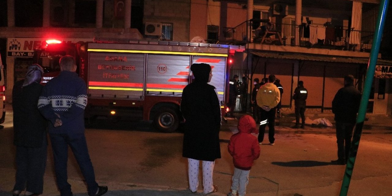 Koronavirüs tedbirlerini hiçe sayıp yangını izlediler