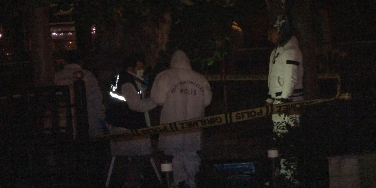 Eminönü’nde acı olay! Ağaçta asılı halde bulundu