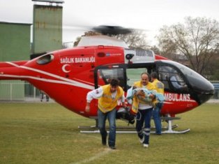 Ambulans helikopter her derde deva
