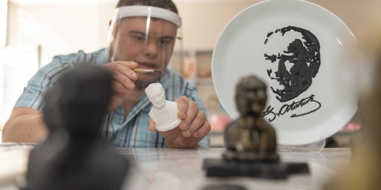 Özel çocuklar Atatürk’e olan sevgilerini çalışmalara yansıttılar