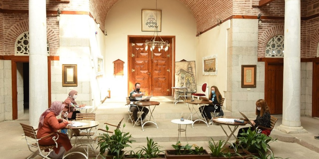 Konya'da geleneksel sanatlar ihya ediliyor