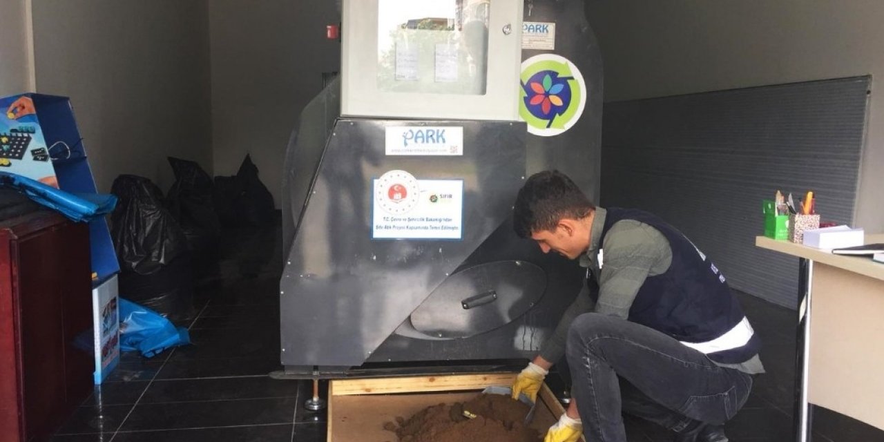 Keçiören’de organik atık getirene organik gübre hediye