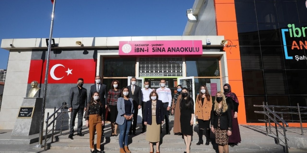 Başkan Fatma Şahin, öğrencilere masal okudu