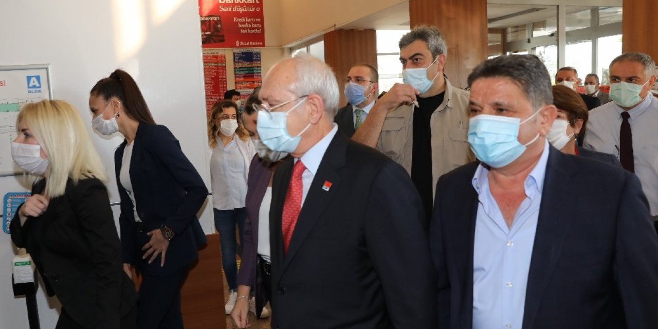 Başkan Böcek’i hastanede ziyaret eden Kılıçdaroğlu: “Gülümsedik, sohbet ettik, espri yaptık”
