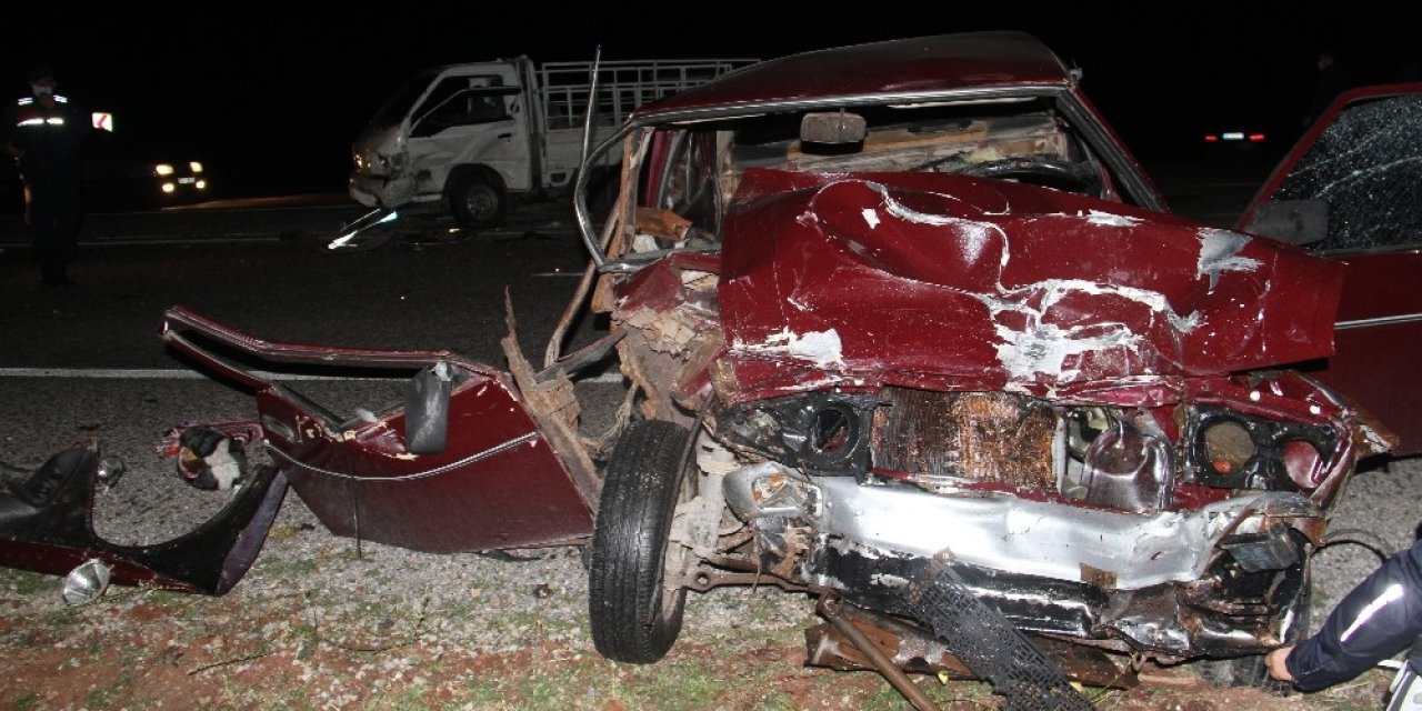 Konya'daki kazada ağır yaralanan kamyonet sürücüsü hayatını kaybetti