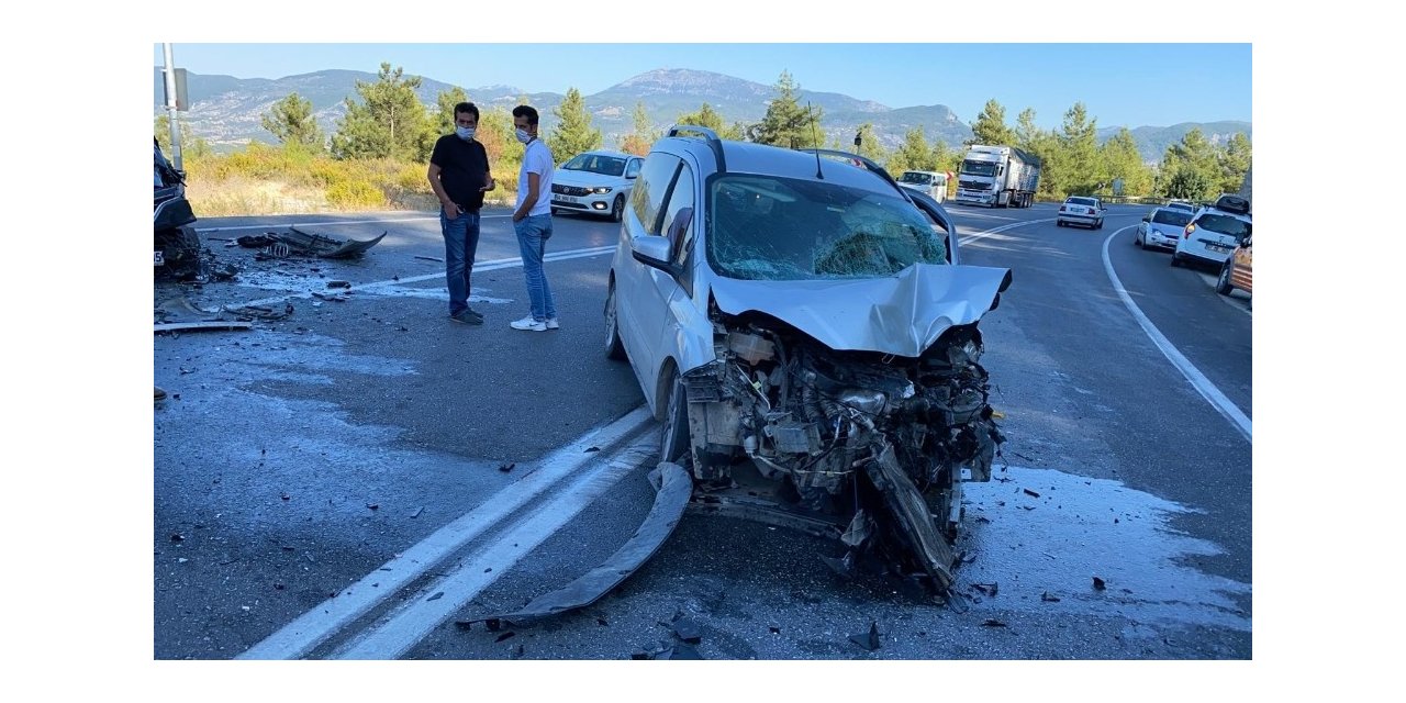 Antalya’da trafik kazası: 6 yaralı