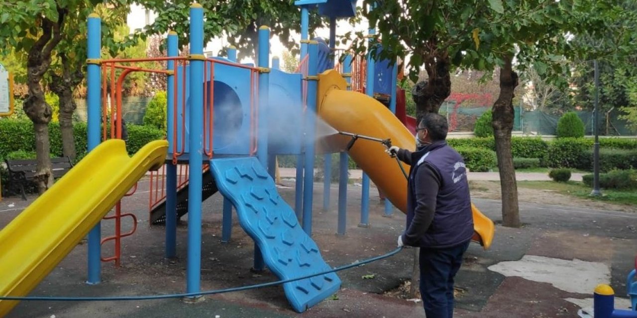 Dezenfeksiyon uygulamasında çocuk oyun grupları da unutulmuyor