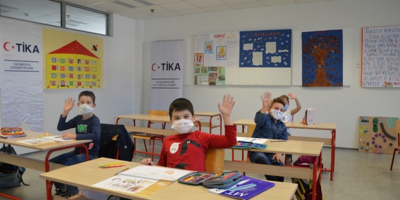 TİKA’dan Karadağ’da bilgisayarlı eğitime destek